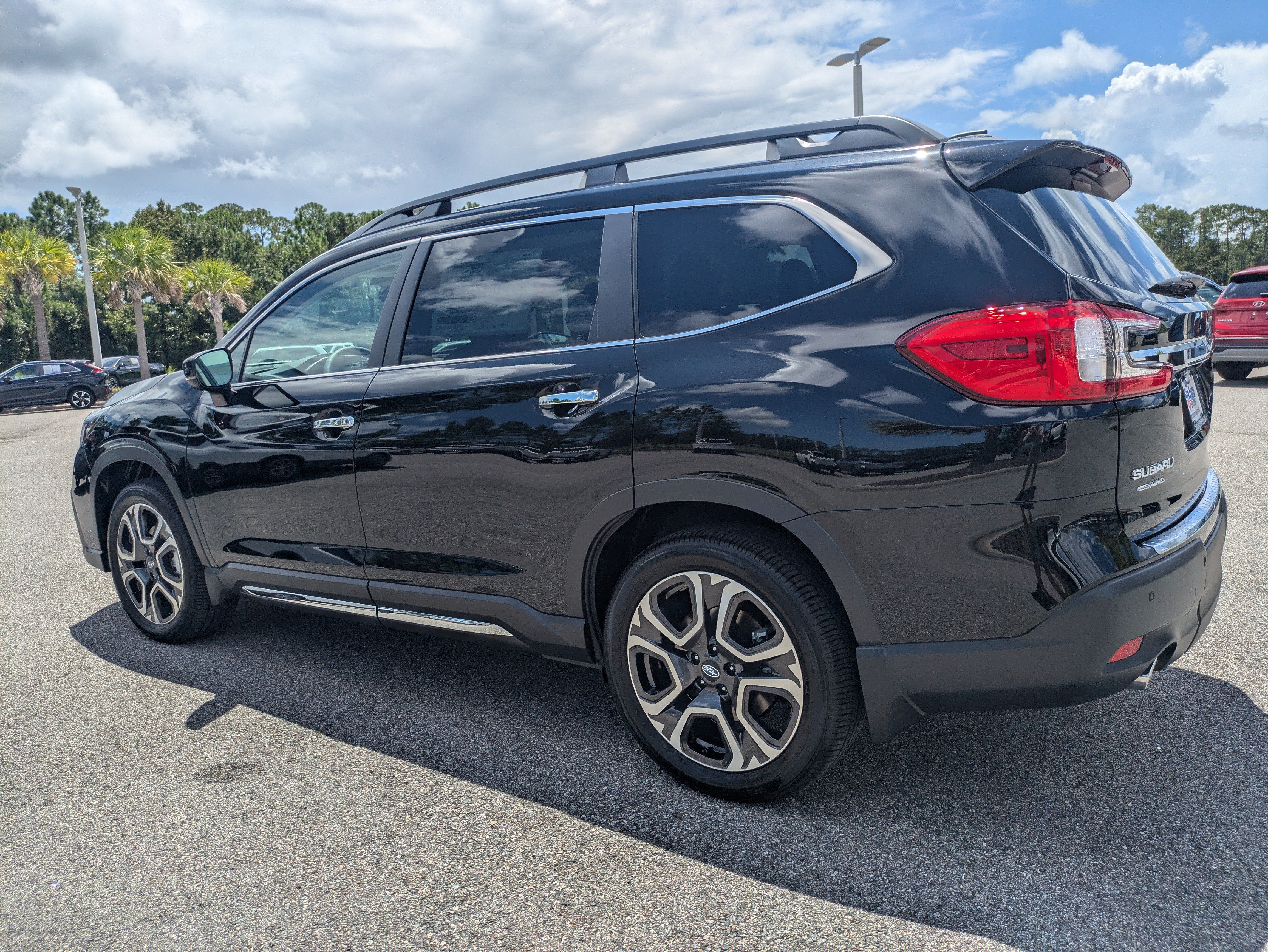 Used 2025 Subaru Ascent Touring w/ Popular Package #1 AWD/4WD image 5