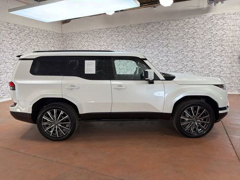 Used 2024 Lexus GX 550 w/ Accessory Package (Z1) image 8