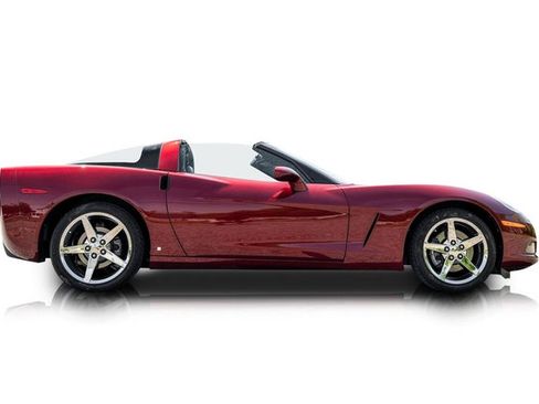 Used 2007 Chevrolet Corvette Coupe w/ Preferred Equipment Group RWD image 2