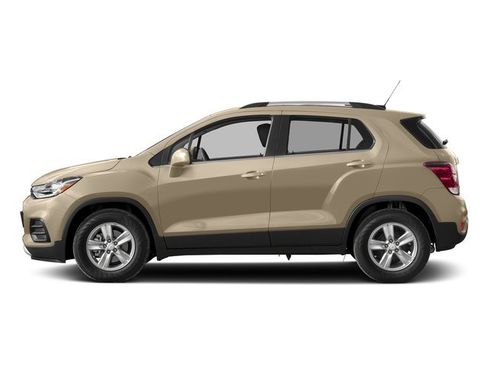 Used 2018 Chevrolet Trax LT w/ LT Convenience Package FWD image 3