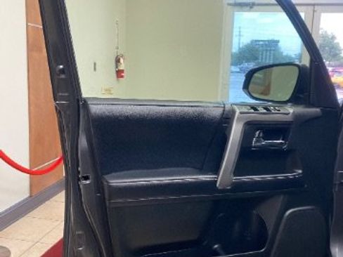 Used 2019 Toyota 4Runner SR5 AWD/4WD image 12