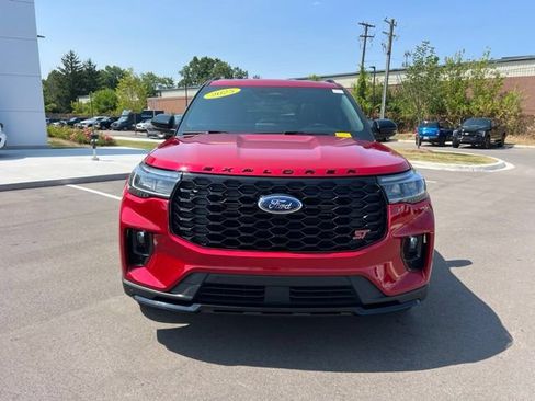 Used 2025 Ford Explorer ST AWD/4WD image 2