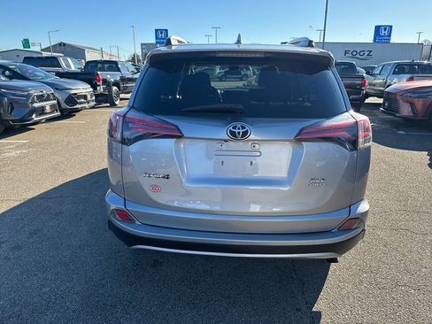 Used 2018 Toyota RAV4 XLE image 6
