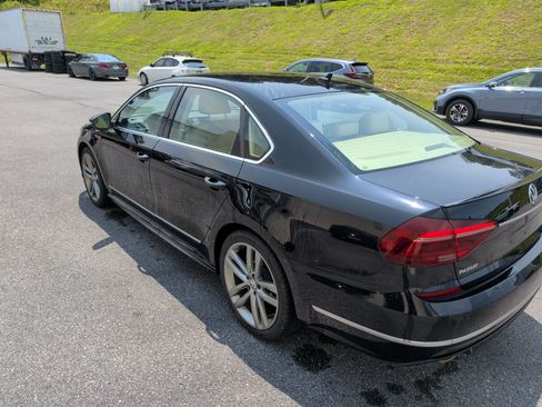 Used 2017 Volkswagen Passat 1.8T R-Line w/ R-Line Lighting Package FWD image 5