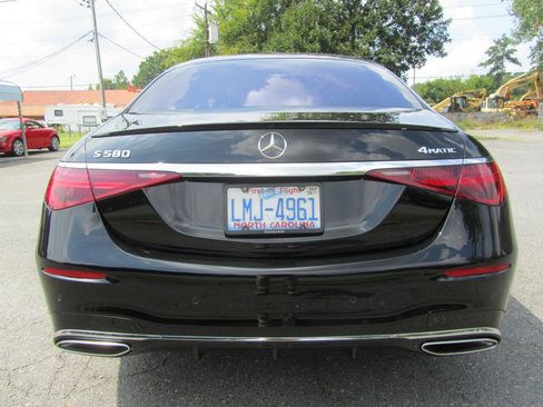 Used 2022 Mercedes-Benz S 580 4MATIC Sedan w/ AMG Line Package image 9
