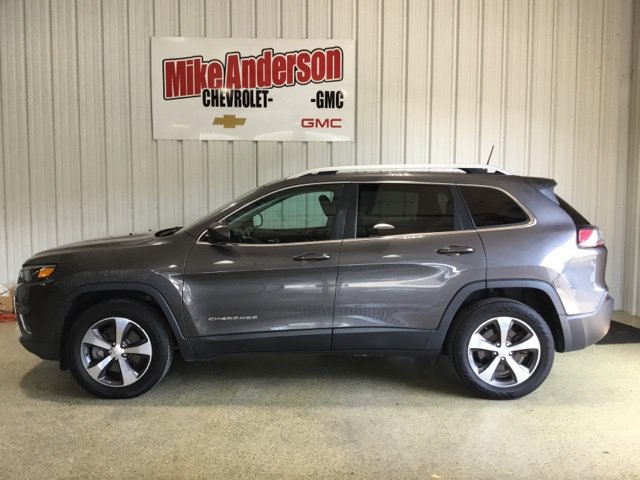 Used 2019 Jeep Cherokee Limited AWD/4WD image 2