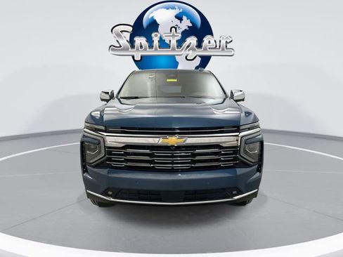 New 2026 Chevrolet Suburban Premier image 3