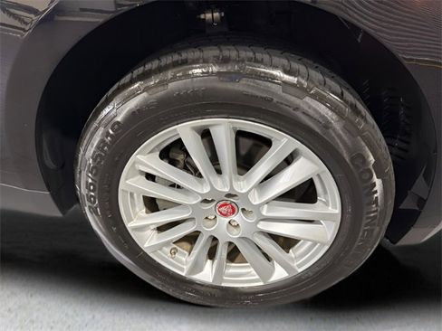 Used 2019 Jaguar F-PACE Prestige image 41