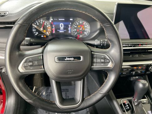 Used 2022 Jeep Compass Limited image 11