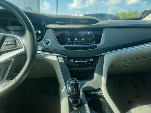 Used 2021 Cadillac XT5 Premium Luxury w/ LPO, Floor Liner Package FWD image 4