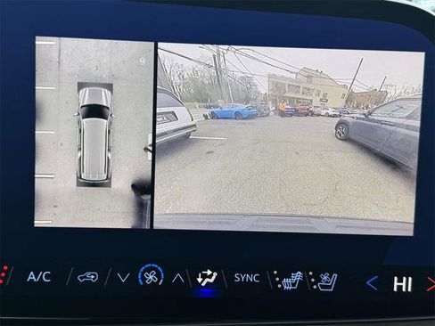 Used 2025 Chevrolet Suburban Premier image 27