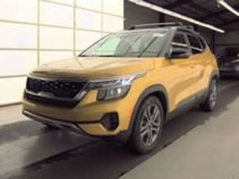 Used 2023 Kia Seltos S w/ Navigation Package FWD image 1