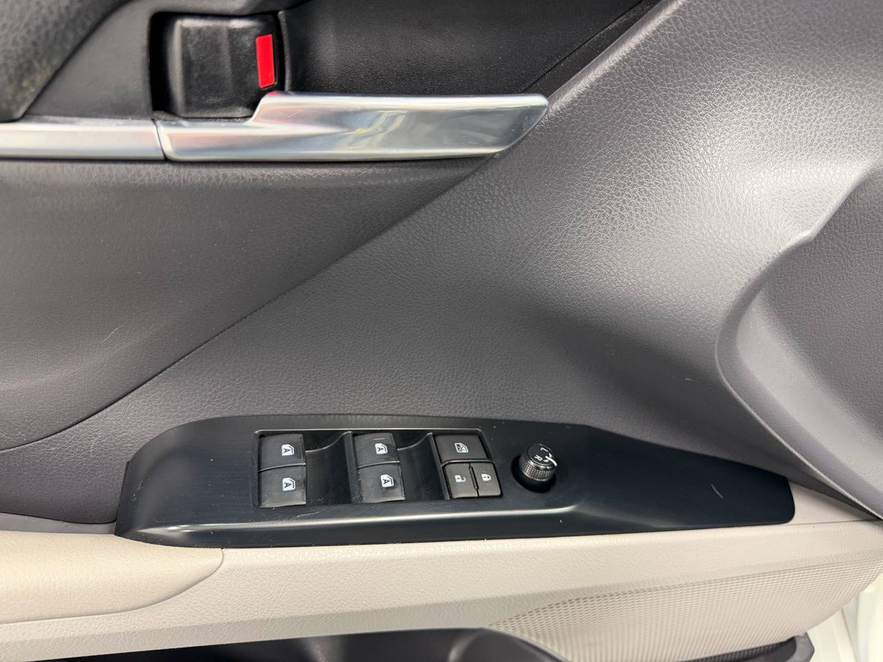 Used 2020 Toyota Camry LE FWD image 6