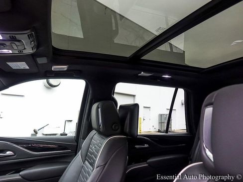 Used 2024 Cadillac Escalade V w/ LPO, ONYX Package image 10