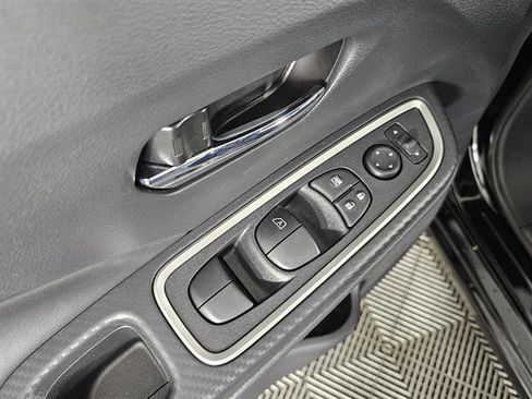 New 2025 Nissan Versa SR w/ Trunk Package image 37