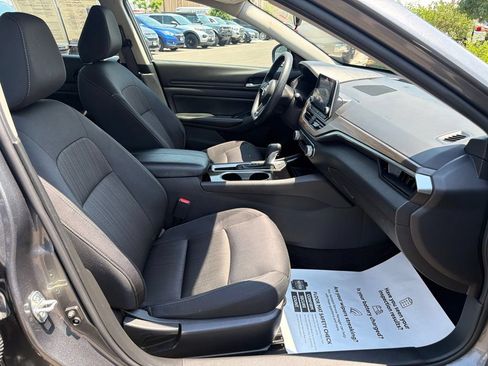 Used 2024 Nissan Altima 2.5 SV FWD image 12