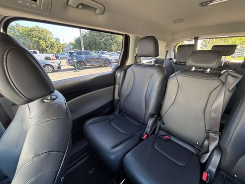 Used 2026 Kia Carnival FWD image 42