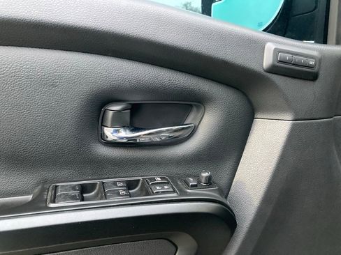 Used 2024 Nissan Titan PRO-4X w/ Pro-4x Convenience Package image 13