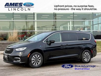 Used 2024 Chrysler Pacifica Select