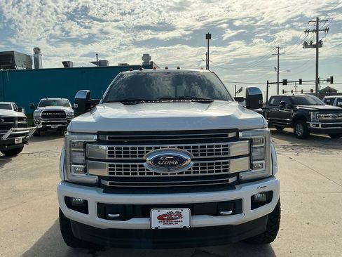 Used 2019 Ford F250 Platinum w/ Platinum Ultimate Package AWD/4WD image 3
