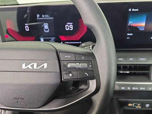 Used 2025 Kia K4 LXS image 29