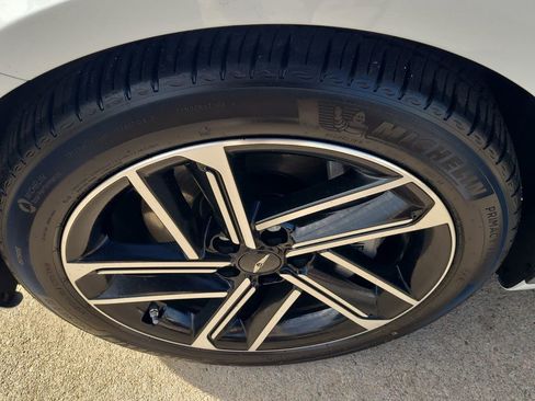 New 2026 Genesis G80 2.5T Advanced image 5