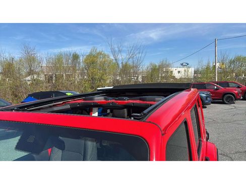 Used 2025 Jeep Wrangler Sahara w/ Safety Group image 10