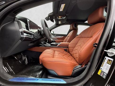New 2025 BMW i7 xDrive60 w/ Executive Package image 4