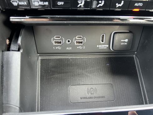 Used 2025 Jeep Grand Cherokee Trailhawk w/ Advanced Protech Group II AWD/4WD image 27