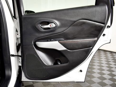 Used 2017 Jeep Cherokee Trailhawk w/ Comfort/Convenience Group image 29