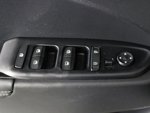 Certified 2024 Hyundai Venue Limited FWD image 20