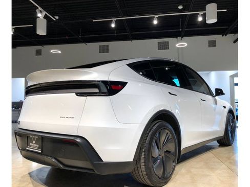 Used 2026 Tesla Model Y Long Range image 12