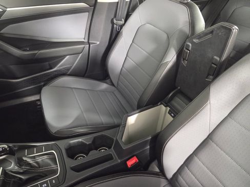 Used 2025 Volkswagen Jetta SE w/ Sunroof Package FWD image 20