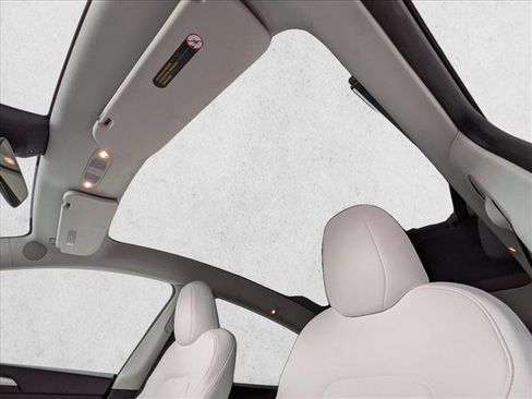 Used 2023 Tesla Model Y Long Range image 15