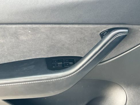 Used 2020 Tesla Model Y Long Range image 13