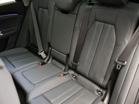 Used 2025 Audi Q5 Premium Plus w/ Premium Plus image 43