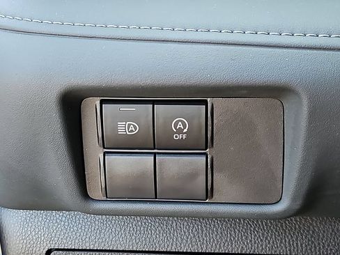 Used 2023 Toyota Highlander L AWD/4WD image 23