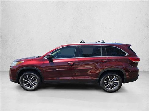 Used 2019 Toyota Highlander XLE FWD image 9