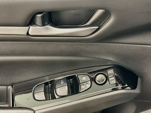 Used 2024 Nissan Altima 2.5 SR w/ SR Premium Package FWD image 15
