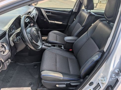 Used 2018 Toyota Corolla SE FWD image 2