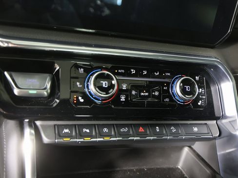 Used 2024 GMC Sierra 1500 Denali w/ Denali Reserve Package image 8