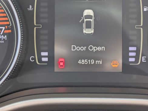 Used 2018 Jeep Cherokee Latitude w/ Safety Group FWD image 8