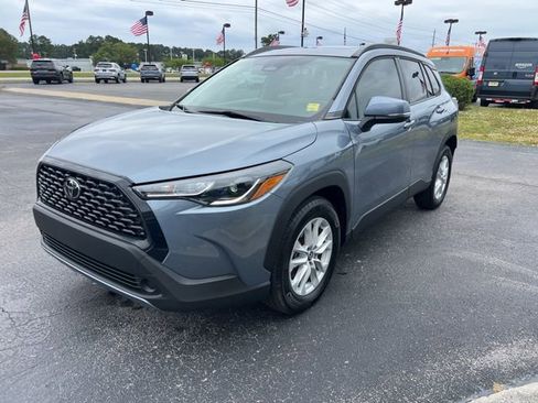 Used 2023 Toyota Corolla Cross LE w/ Moonroof Package FWD image 4