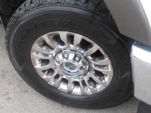 Used 2022 Ford F350 Lariat w/ Chrome Package AWD/4WD image 4