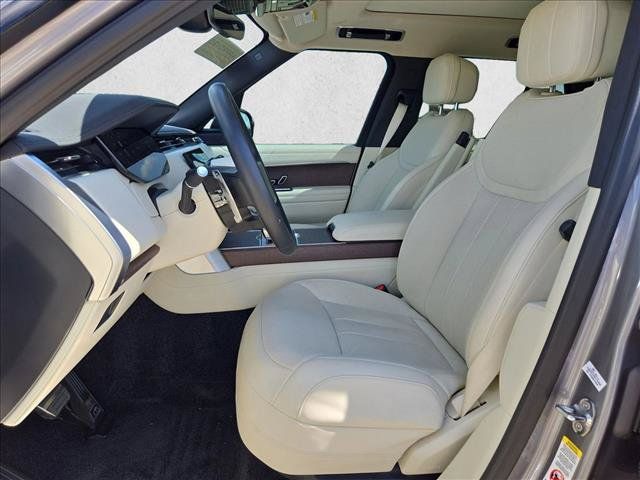 Used 2025 Land Rover Range Rover SE AWD/4WD image 12