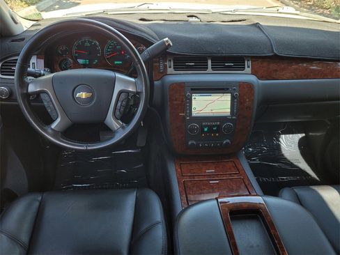 Used 2013 Chevrolet Avalanche LTZ image 18