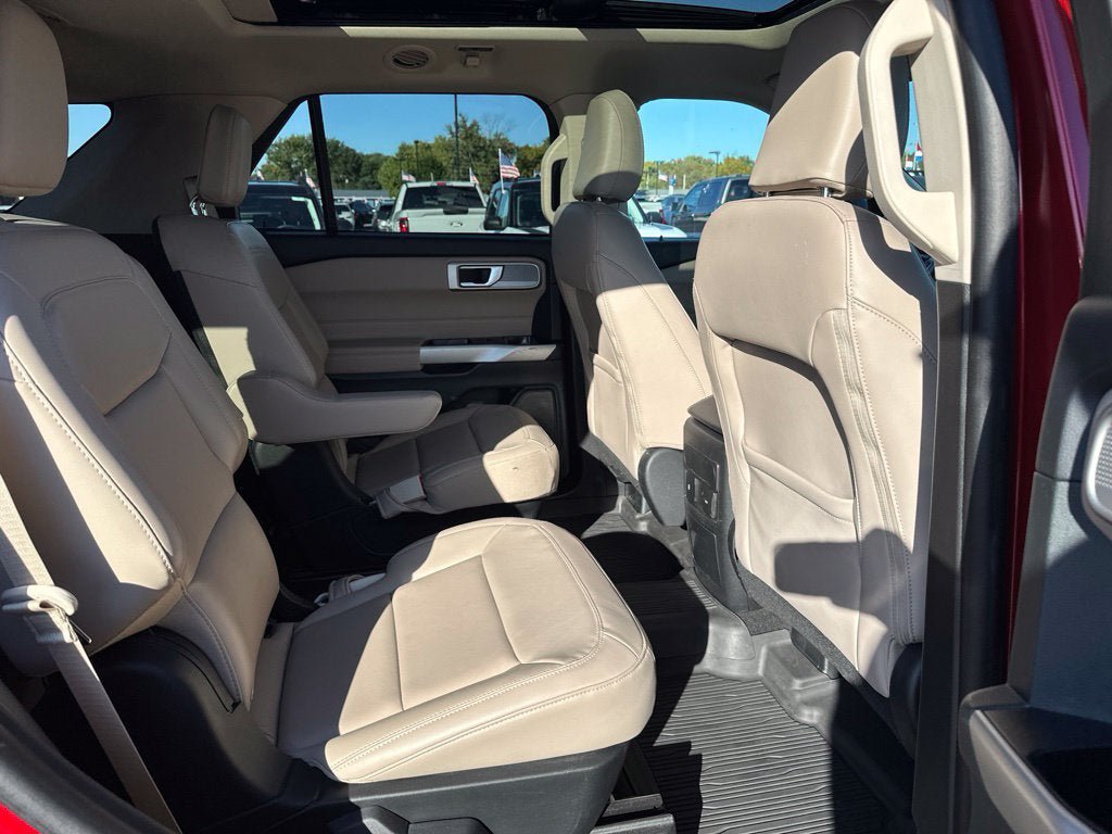 Certified 2023 Ford Explorer XLT w/ Equipment Group 202A AWD/4WD image 11