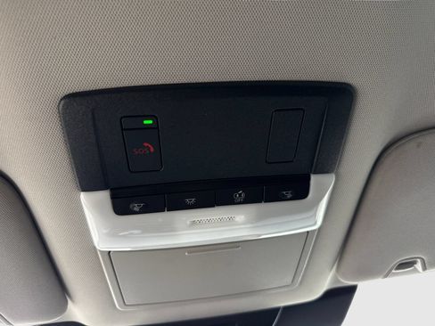 Used 2022 Nissan Pathfinder SL FWD image 32
