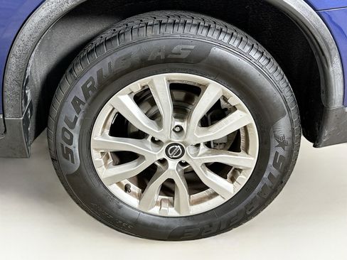 Used 2020 Nissan Rogue SV FWD image 11