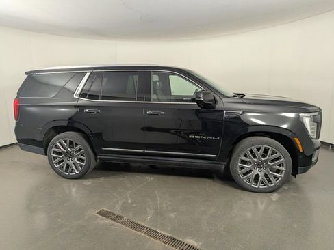 Used 2025 GMC Yukon Denali Ultimate w/ LPO, Floor Liner Package image 8